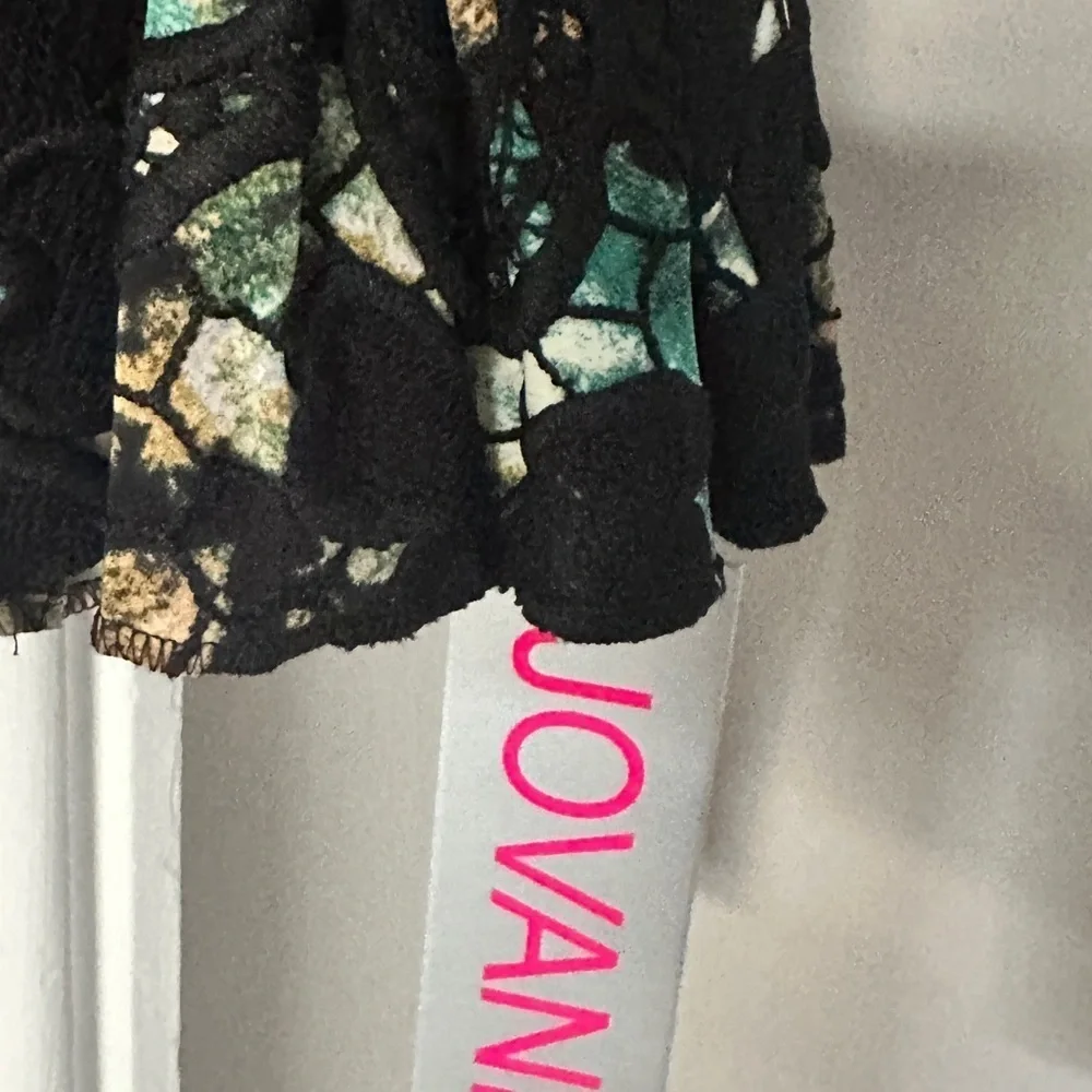 Jovani Masalvi Black and Green Embroidered Top - Size 0 - Picture 10 of 11